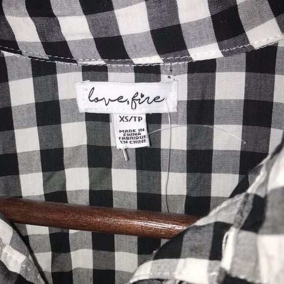 Women's NWT Francesca's Gingham Black and White Ruffle Button Down Shirt - Picture 5 of 8